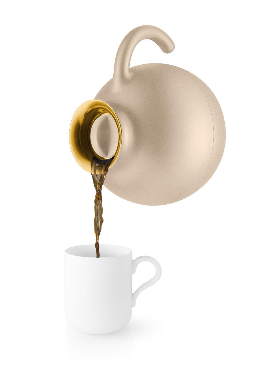 Vacuum Jug Globe 1.0L - Soft beige - Eva Solo
