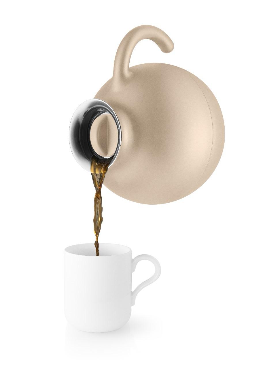 Vacuum Jug Globe 1.0L - Soft beige - Eva Solo