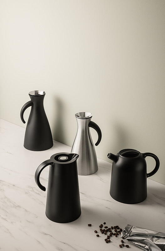 Vacuum Jug - 1.0L - Matt Black - Eva Solo