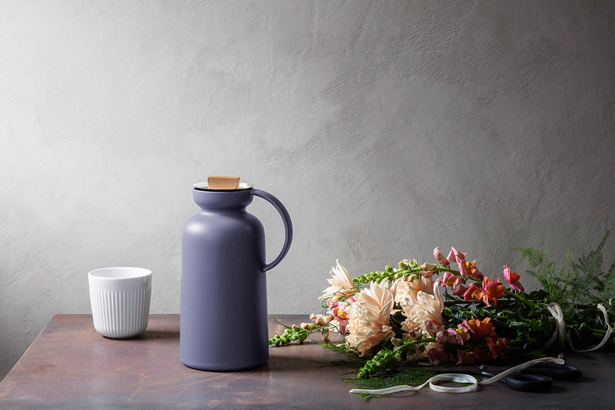 Silhouette Vacuum Jug - 1.0L - Violet Blue - Eva Solo